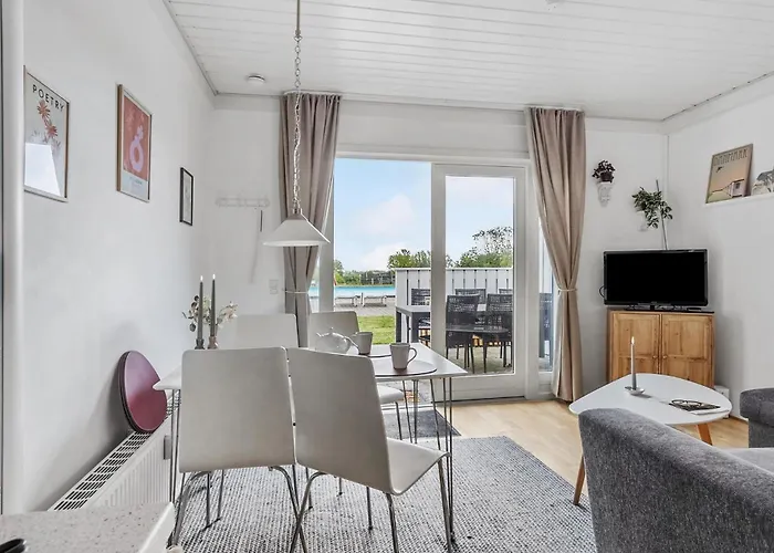 Cozy In Aakirkeby With Wifi Apartamento Åkirkeby